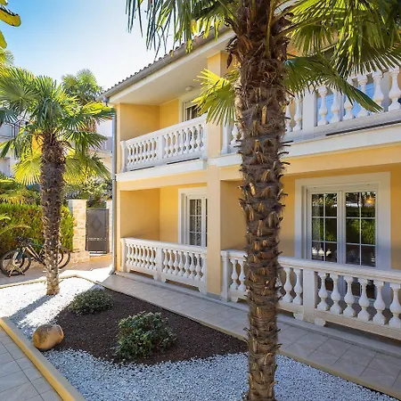 Appartamento Malerisches Mit Mediterranem Garten, Babybett, Waschmaschine, Terrasse - Hundefreundlich